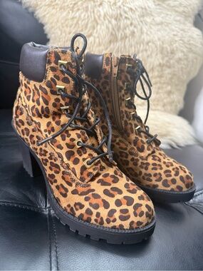 EUC Zigi Soho Leopard Lace up Ankle Boots 7.5